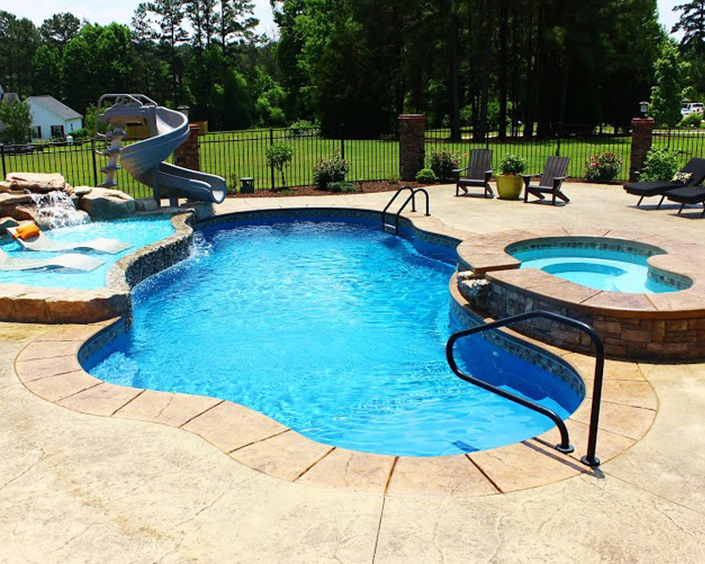 Moroccan fiberglass pool vs concrete