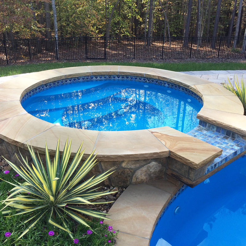 8 ft Round Spillover Spa