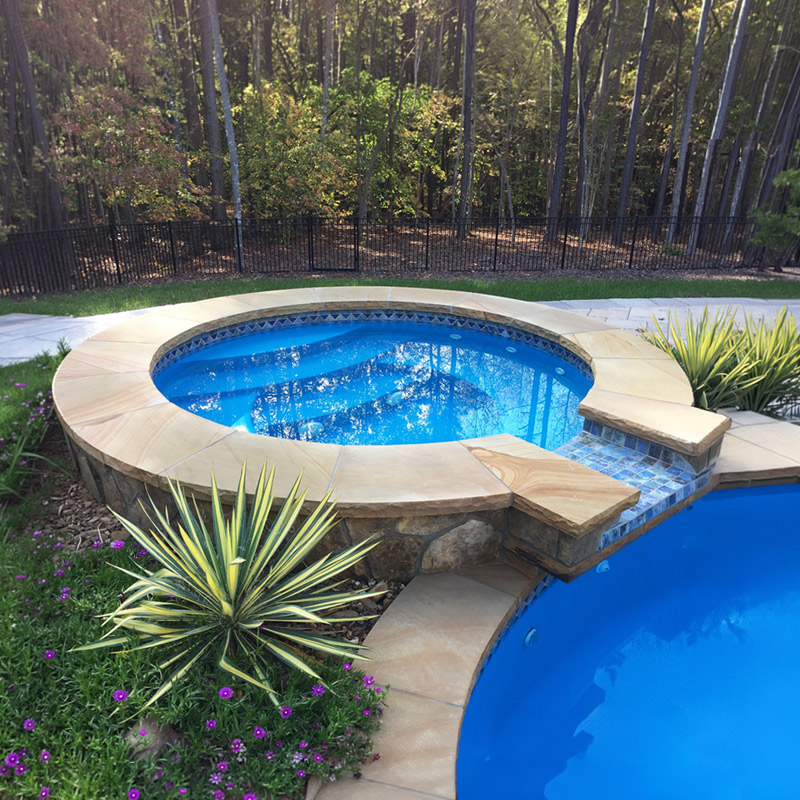 8-ft-round-spillover-fiberglass-spa